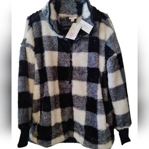 Checkered Black/White Pullover